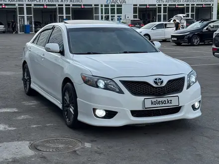 Toyota Camry 2010 года за 6 500 000 тг. в Алматы – фото 2
