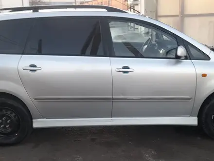 Toyota Avensis Verso 2001 года за 6 000 000 тг. в Атырау – фото 11