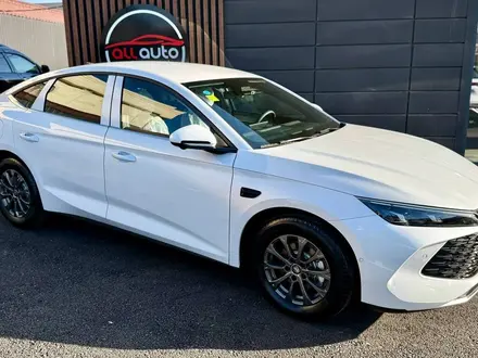 BYD Qin L DM-i Leading 2025 года за 9 490 000 тг. в Шымкент – фото 2