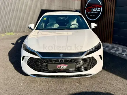 BYD Qin L DM-i Leading 2025 года за 9 490 000 тг. в Шымкент