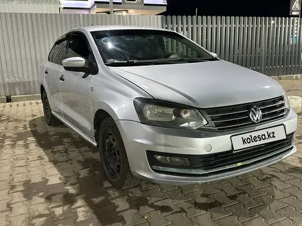 Volkswagen Polo 2015 года за 3 900 000 тг. в Уральск – фото 2