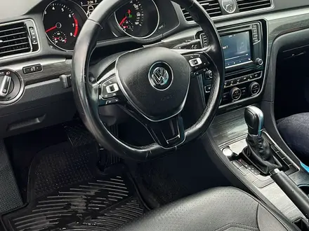 Volkswagen Passat 2016 года за 6 500 000 тг. в Уральск – фото 2