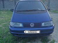 Volkswagen Sharan 1995 годаүшін2 000 000 тг. в Алматы