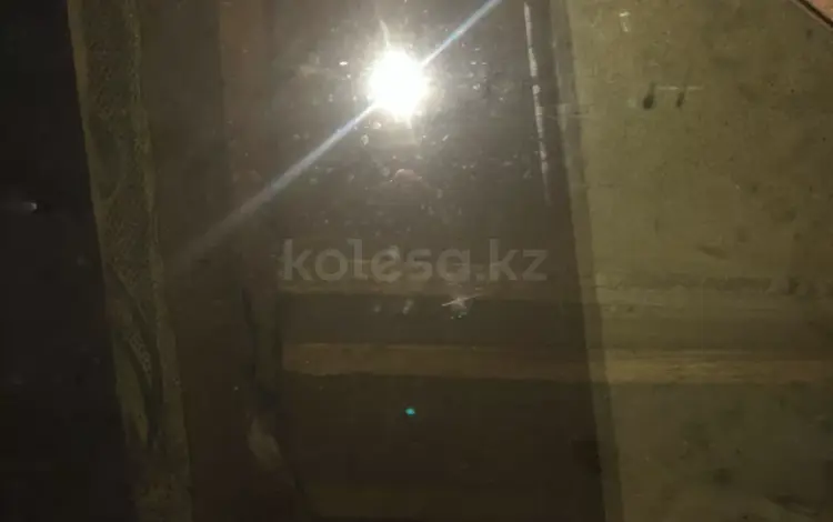 Стекло боковое левое за 5 000 тг. в Алматы