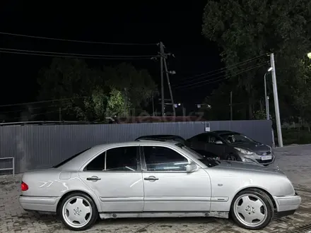 Mercedes-Benz E 55 AMG 1999 года за 5 500 000 тг. в Алматы – фото 3