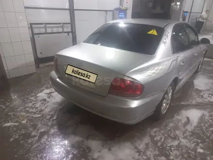 Hyundai Sonata 2004 года за 2 000 000 тг. в Астана – фото 2