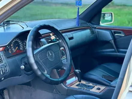 Mercedes-Benz E 320 1996 года за 3 300 000 тг. в Тараз – фото 13