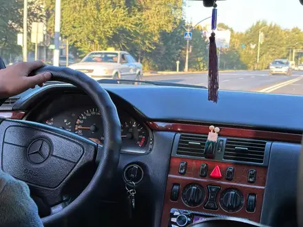 Mercedes-Benz E 320 1996 года за 3 300 000 тг. в Тараз – фото 34