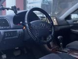 Toyota Camry 2005 года за 4 500 000 тг. в Уральск – фото 5