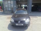 Volkswagen Golf 2005 годаүшін2 000 000 тг. в Тараз
