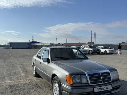 Mercedes-Benz E 230 1992 года за 1 651 875 тг. в Атырау