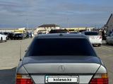 Mercedes-Benz E 230 1992 года за 1 651 875 тг. в Атырау – фото 5