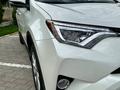 Toyota RAV4 2018 года за 15 800 000 тг. в Актау – фото 19