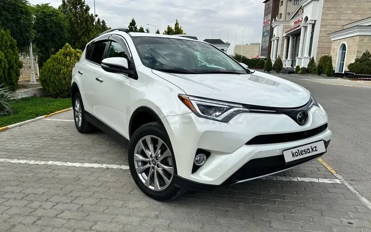 Toyota RAV4 2018 года за 15 800 000 тг. в Актау