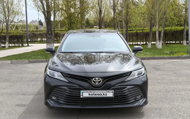 Toyota Camry 2019 года за 12 300 000 тг. в Астана