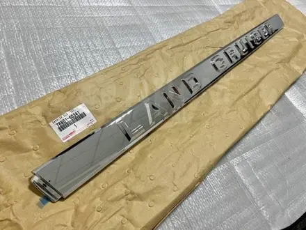 Молдинг на крышку багажника Land cruiser 200 за 25 000 тг. в Алматы