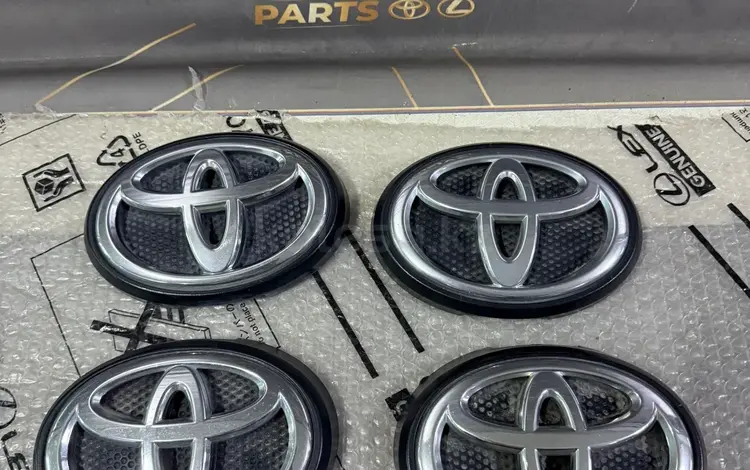 Эмблема в решетку радиатора Prado 150 2013-2017 за 10 000 тг. в Алматы