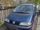 Volkswagen Sharan 1995 годаүшін2 000 000 тг. в Караганда