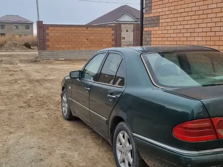 Mercedes-Benz E 320 1998 года за 1 600 000 тг. в Теренозек – фото 3