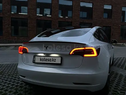 Tesla Model 3 2023 года за 17 000 000 тг. в Алматы – фото 5