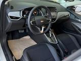 Chevrolet Onix Premier 1 2025 года за 7 290 000 тг. в Атырау – фото 5