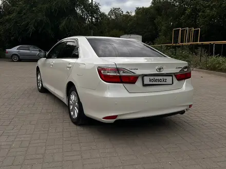 Toyota Camry 2016 года за 12 000 000 тг. в Актобе – фото 2