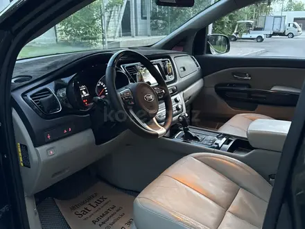 Kia Carnival 2016 года за 11 000 000 тг. в Алматы – фото 6