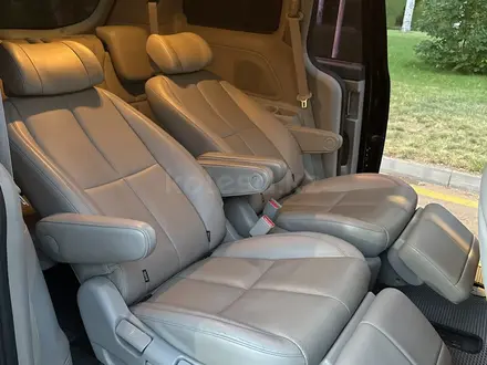 Kia Carnival 2016 года за 11 000 000 тг. в Алматы – фото 7