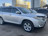 Toyota Highlander 2012 годаfor12 500 000 тг. в Астана