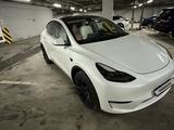Tesla Model Y 2022 года за 20 500 000 тг. в Алматы – фото 2