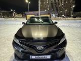 Toyota Camry 2018 года за 12 200 000 тг. в Астана – фото 2