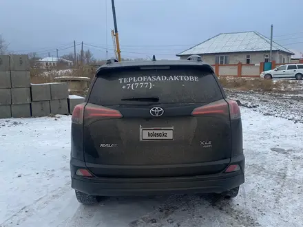 Toyota RAV4 2018 года за 9 000 000 тг. в Актобе – фото 4