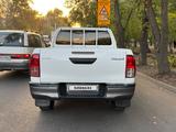 Toyota Hilux 2018 года за 12 000 000 тг. в Алматы – фото 4