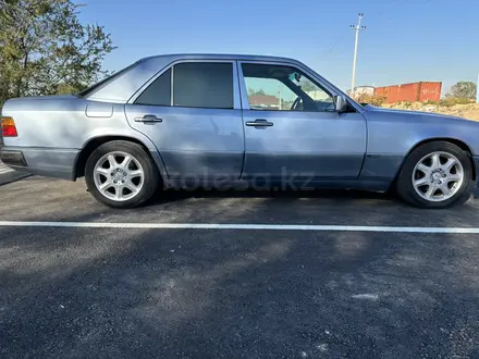 Mercedes-Benz E 230 1992 года за 2 100 000 тг. в Алматы