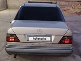 Mercedes-Benz E 200 1994 года за 2 200 000 тг. в Шымкент – фото 4