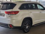 Toyota Highlander 2018 года за 23 300 000 тг. в Алматы – фото 3