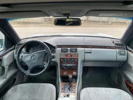 Mercedes-Benz E 280 1998 года за 3 500 000 тг. в Алматы – фото 14