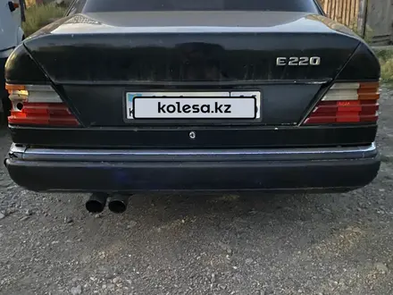 Mercedes-Benz E 200 1993 года за 1 200 000 тг. в Усть-Каменогорск – фото 2