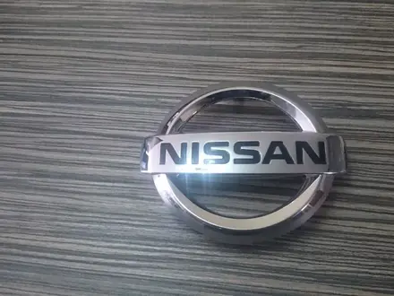 Оригинальная передняя эмблема на Nissan X-Trail T32 за 23 000 тг. в Алматы
