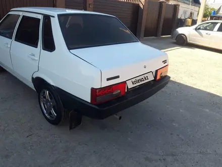 ВАЗ (Lada) 21099 1998 года за 850 000 тг. в Атырау – фото 2