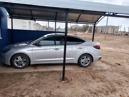 Hyundai Elantra 2018 года за 5 100 000 тг. в Уральск – фото 9