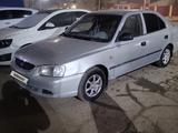 Hyundai Accent 2005 года за 2 100 000 тг. в Актобе – фото 2