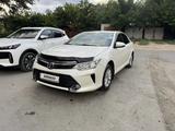Toyota Camry 2016 года за 9 500 000 тг. в Семей – фото 2