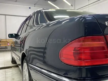 Mercedes-Benz E 320 1998 года за 5 000 000 тг. в Актау – фото 11