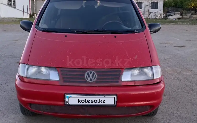 Volkswagen Sharan 1999 годаfor1 400 000 тг. в Уральск