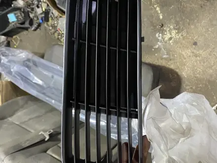 Решётка бампера левая на Ауди А6 (С5) за 5 000 тг. в Алматы