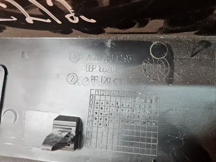 Накладка внутренней панели крышки багажника Mercedes-Benz E-Class W212. за 1 000 тг. в Алматы – фото 3