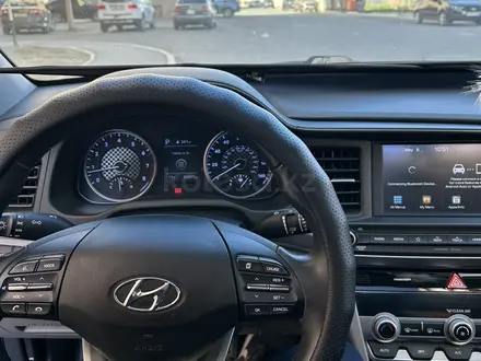 Hyundai Elantra 2019 года за 9 300 000 тг. в Атырау – фото 6