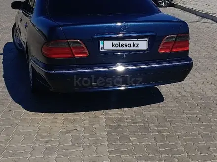 Mercedes-Benz E 320 2000 года за 4 500 000 тг. в Актау – фото 10