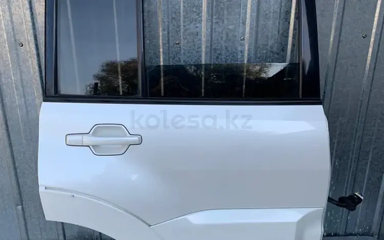 Дверь задняя на мицубиси паджеро 4 за 75 000 тг. в Алматы